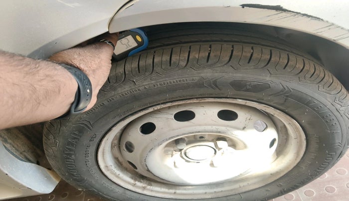 2006 Tata Indica V2 DLG BS II, Diesel, Manual, 9,62,249 km, tyre