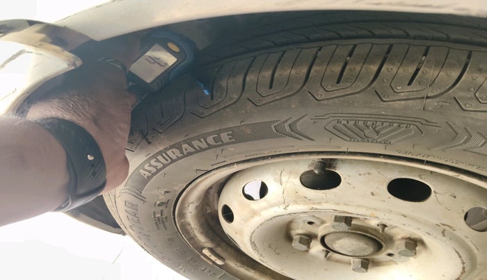 2006 Tata Indica V2 DLG BS II, Diesel, Manual, 9,62,249 km, tyre