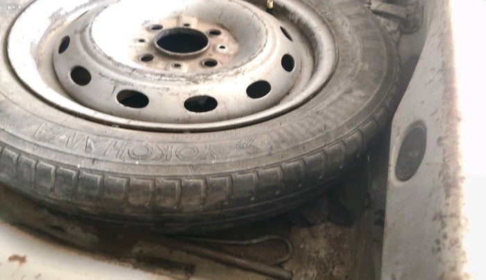 2006 Tata Indica V2 DLG BS II, Diesel, Manual, 9,62,249 km, tyre