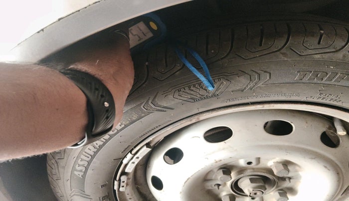 2006 Tata Indica V2 DLG BS II, Diesel, Manual, 9,62,249 km, tyre