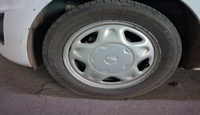 2015 Chevrolet Beat LS PETROL, Petrol, Manual, 49,001 km, tyre