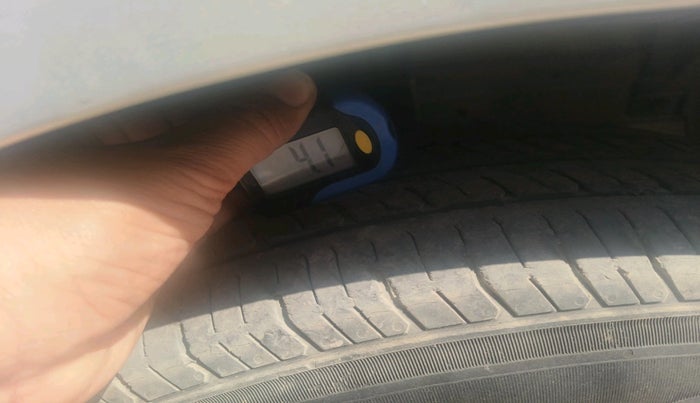 2012 Maruti Swift VXI, Petrol, Manual, 87,977 km, tyre