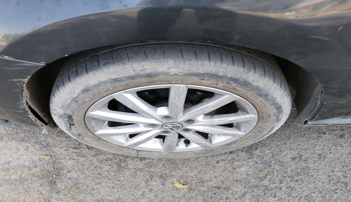 2017 Volkswagen Ameo HIGHLINE PLUS 1.5L AT 16 ALLOY, Diesel, Automatic, 1,59,151 km, tyre