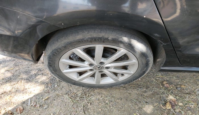 2017 Volkswagen Ameo HIGHLINE PLUS 1.5L AT 16 ALLOY, Diesel, Automatic, 1,59,151 km, tyre