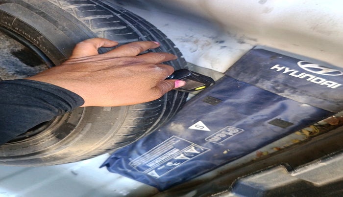 2022 Hyundai AURA SX 1.2, Petrol, Manual, 1,00,075 km, tyre