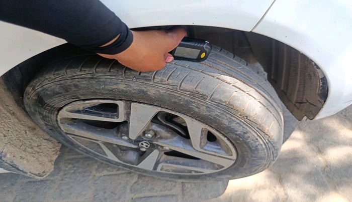 2022 Hyundai AURA SX 1.2, Petrol, Manual, 1,00,075 km, tyre