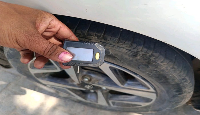 2022 Hyundai AURA SX 1.2, Petrol, Manual, 1,00,075 km, tyre