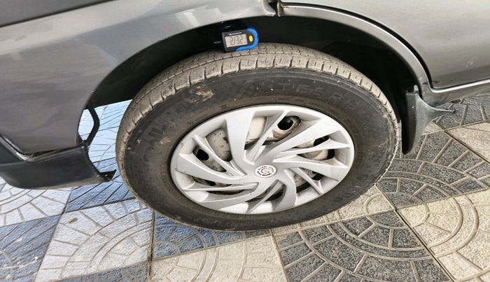 2011 Maruti Eeco 5 STR WITH A/C+HTR, CNG, Manual, 75,232 km, tyre