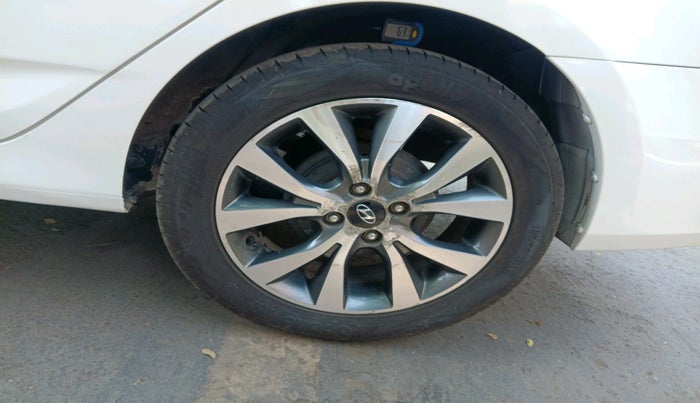 2016 Hyundai Verna 1.6 VTVT SX AT, CNG, Automatic, 60,041 km, tyre