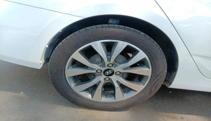 2016 Hyundai Verna 1.6 VTVT SX AT, CNG, Automatic, 60,041 km, tyre