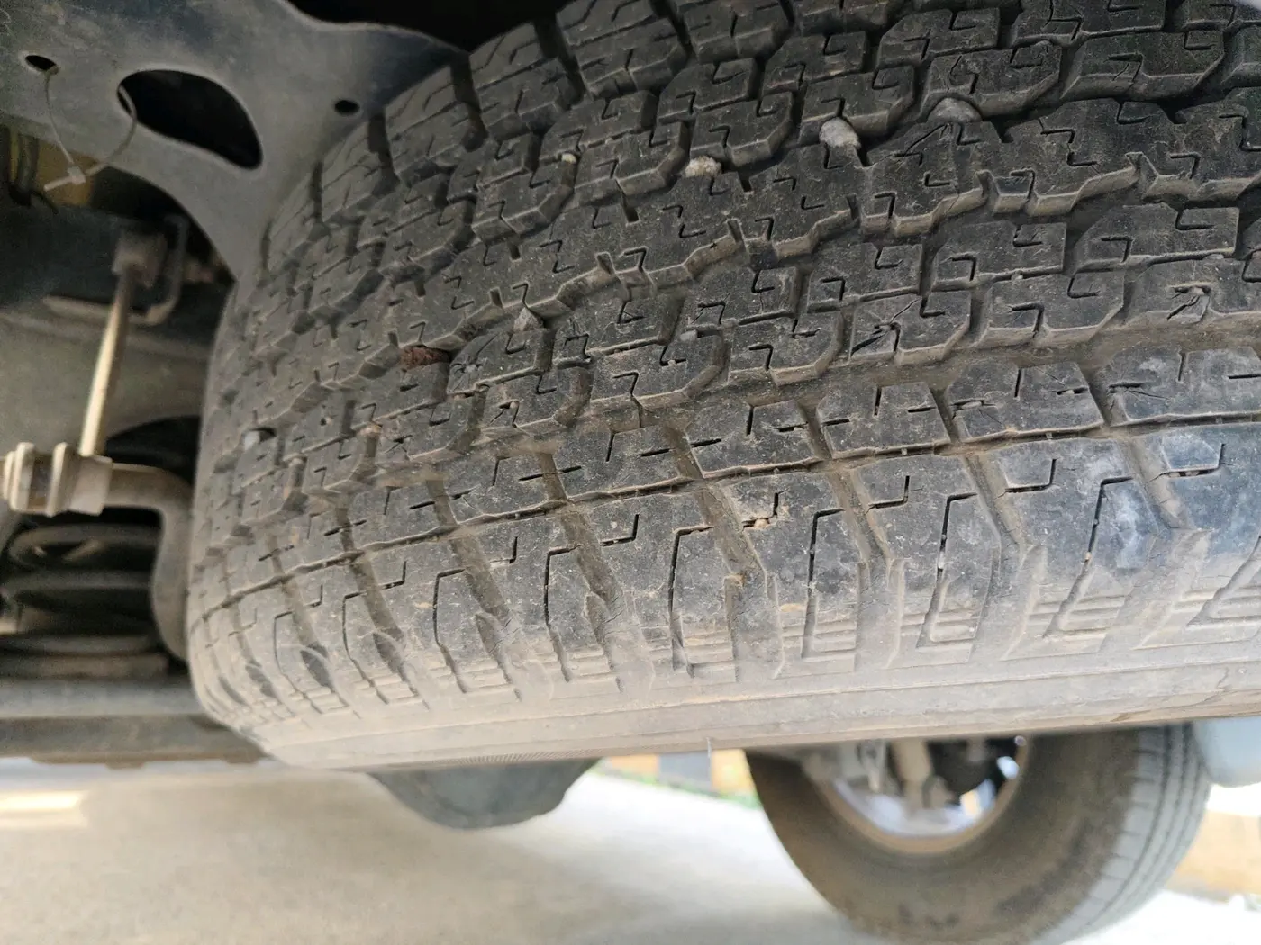 2017 ISUZU MU-X 4x4 A/T, Diesel, Automatic, 1,80,893 km, tyre