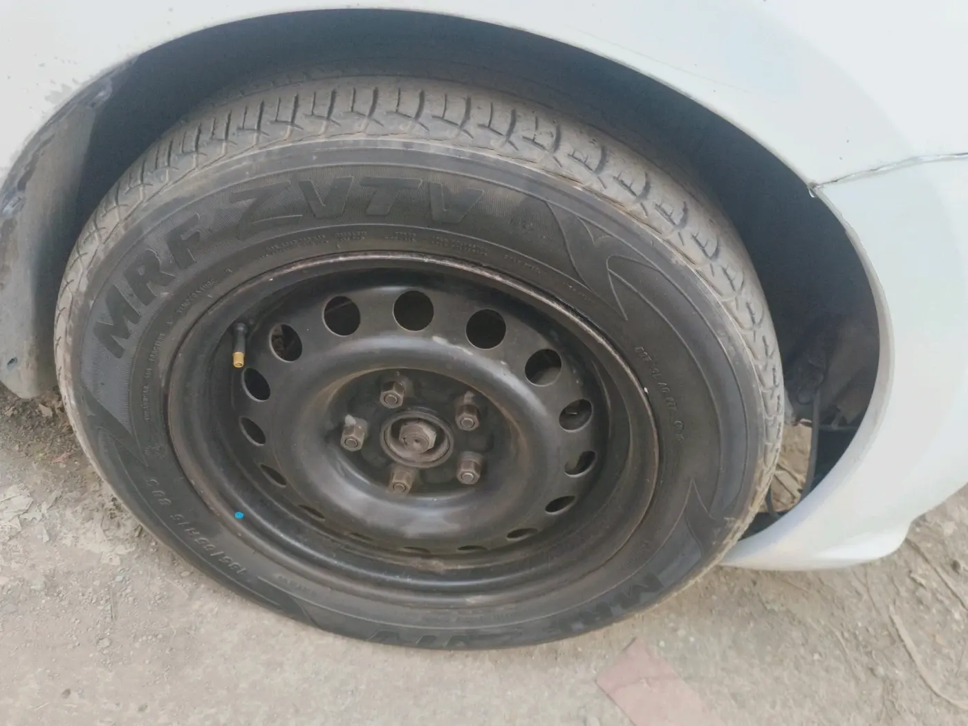 2013 Maruti Ertiga VXI CNG, CNG, Manual, 76,154 km, tyre