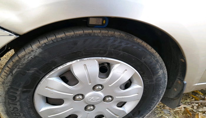 2010 Hyundai i10 MAGNA 1.1, CNG, Manual, 1,57,285 km, tyre