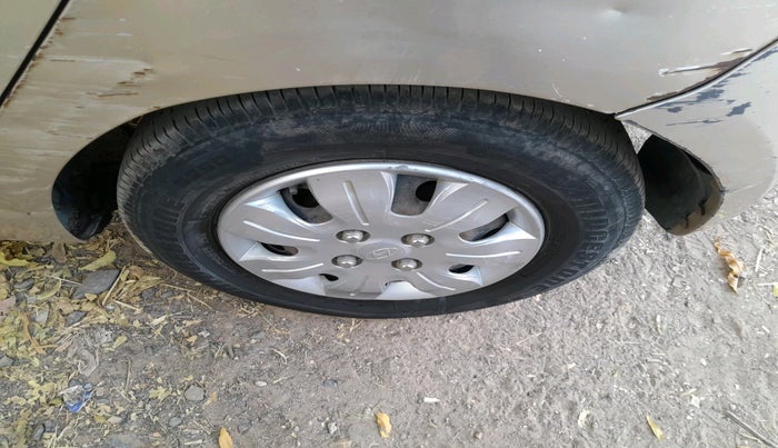 2010 Hyundai i10 MAGNA 1.1, CNG, Manual, 1,57,285 km, tyre