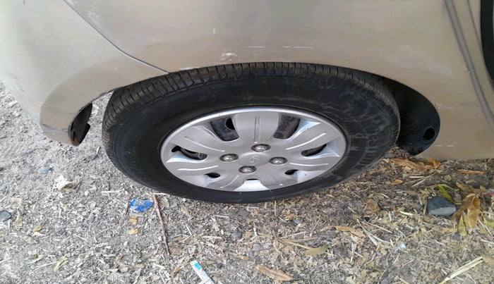 2010 Hyundai i10 MAGNA 1.1, CNG, Manual, 1,57,285 km, tyre