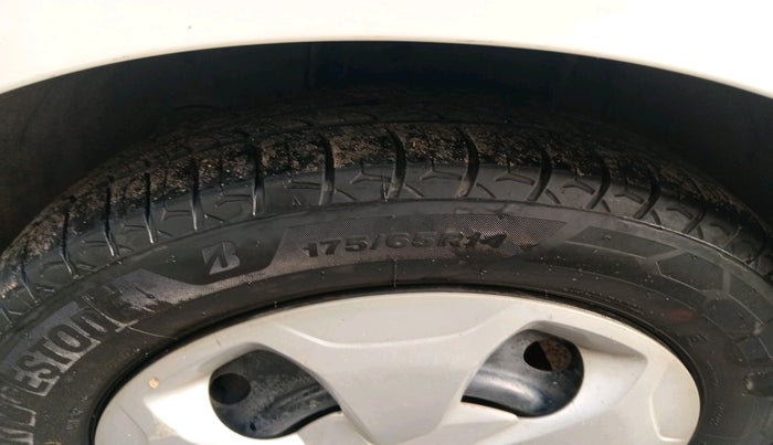 2016 Tata Tiago XT PETROL, Petrol, Manual, 1,25,728 km, tyre