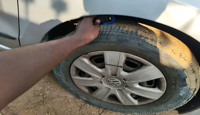 2011 Volkswagen Vento COMFORTLINE 1.6, Petrol, Manual, 1,13,879 km, tyre