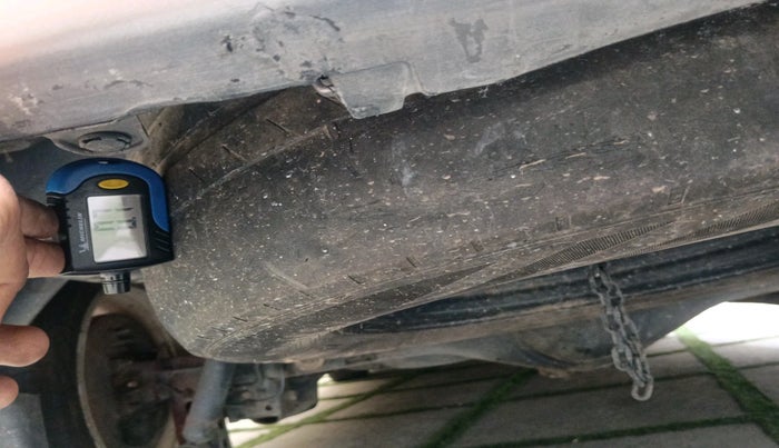 2017 Toyota Innova Crysta 2.4 VX 7 STR, Diesel, Manual, 2,40,628 km, tyre