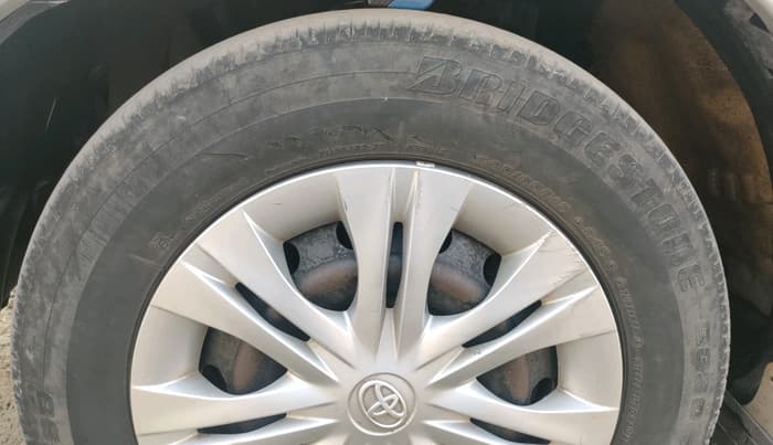 2012 Toyota Innova 2.5 GX 8 STR, Diesel, Manual, 2,39,000 km, tyre