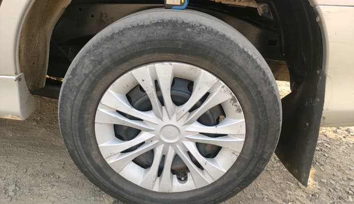 2012 Toyota Innova 2.5 GX 8 STR, Diesel, Manual, 2,39,000 km, tyre