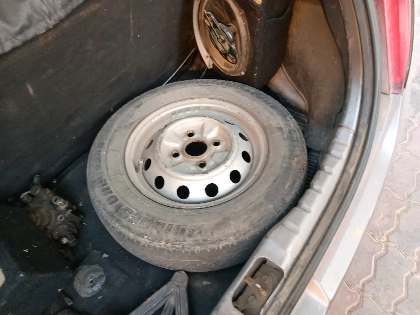 2012 Hyundai Eon ERA + LPG, Petrol, Manual, 1,60,862 km, tyre