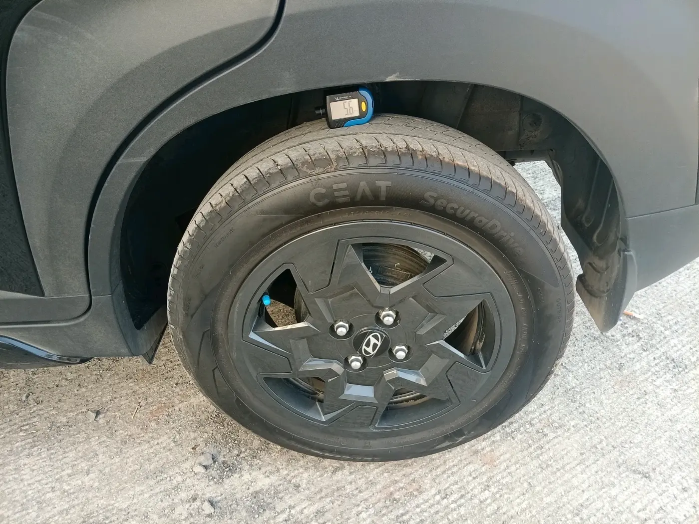 2025 Hyundai EXTER SX 1.2 MT Knight Edition Hy-CNG Duo, CNG, Manual, 28,941 km, tyre