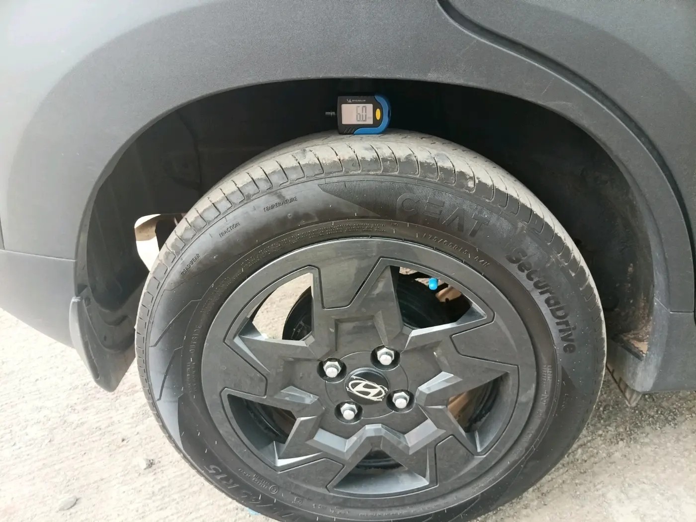 2025 Hyundai EXTER SX 1.2 MT Knight Edition Hy-CNG Duo, CNG, Manual, 28,941 km, tyre
