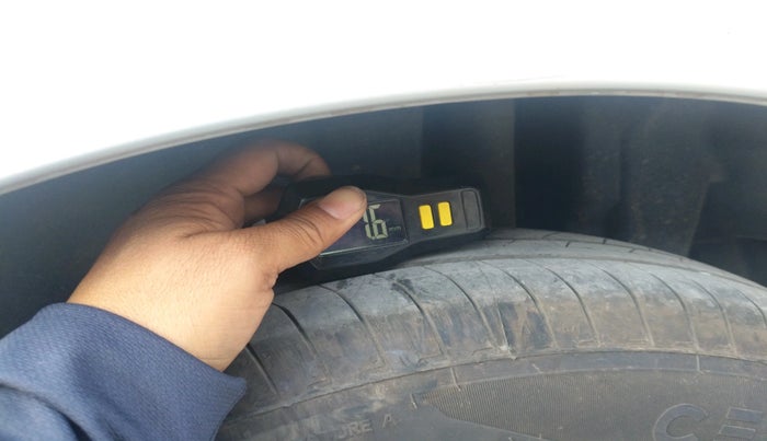 2017 Maruti Swift VXI, Petrol, Manual, 95,164 km, tyre