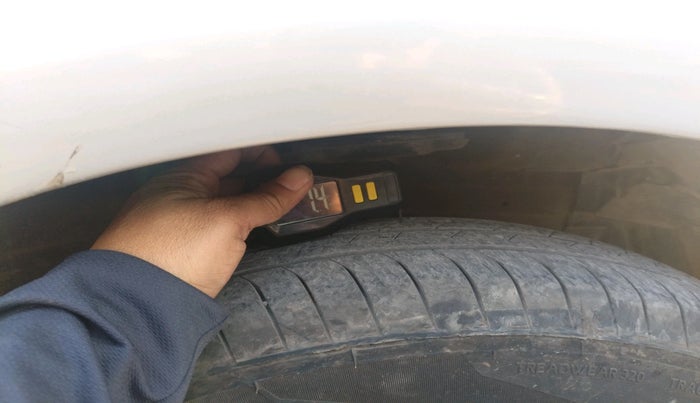 2017 Maruti Swift VXI, Petrol, Manual, 95,164 km, tyre