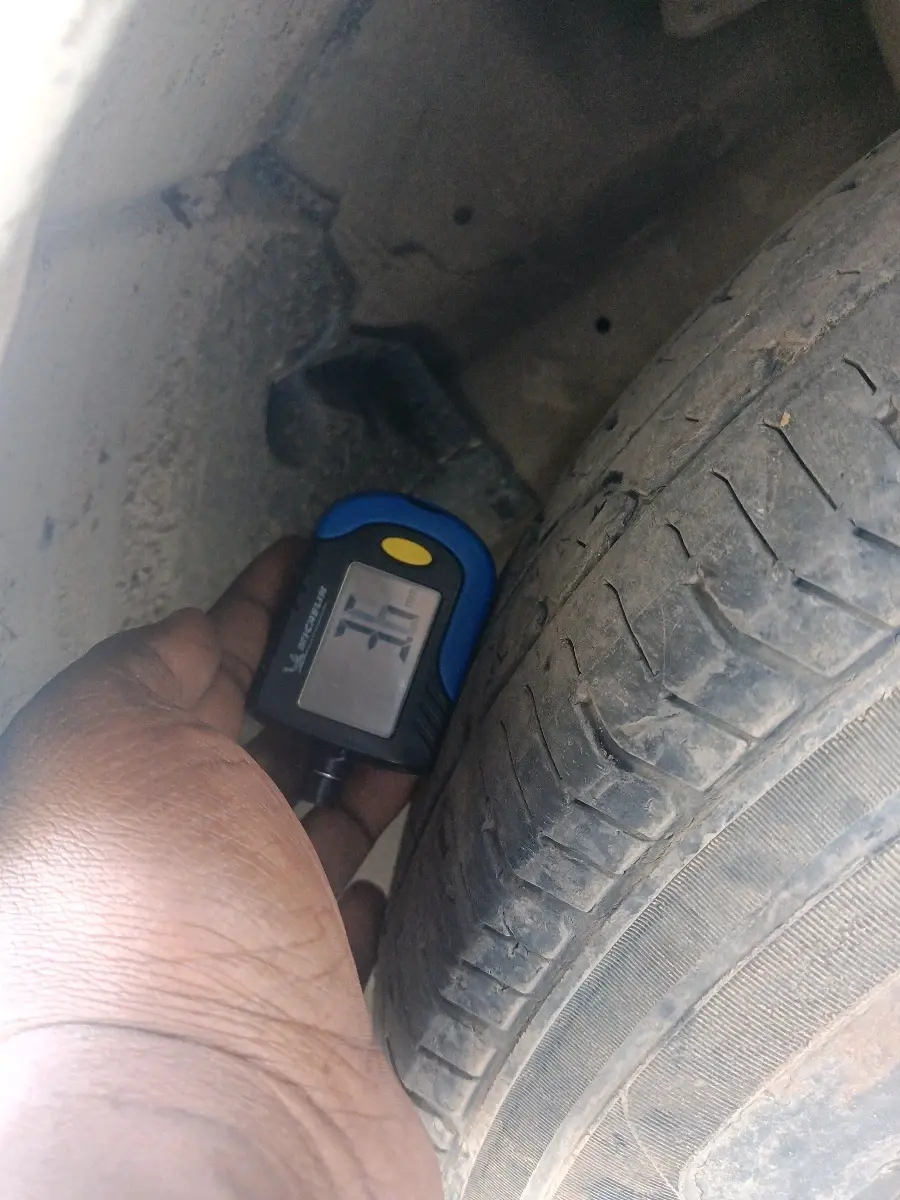 2013 Maruti Swift Dzire LXI, CNG, Manual, 2,91,152 km, tyre