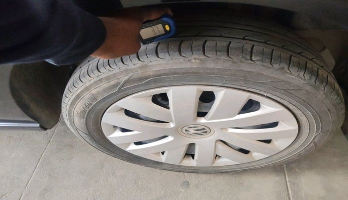 2013 Volkswagen Vento COMFORTLINE DIESEL 1.6, Diesel, Manual, 76,141 km, tyre