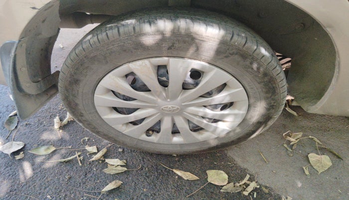 2011 Toyota Etios G, Petrol, Manual, 73,564 km, tyre