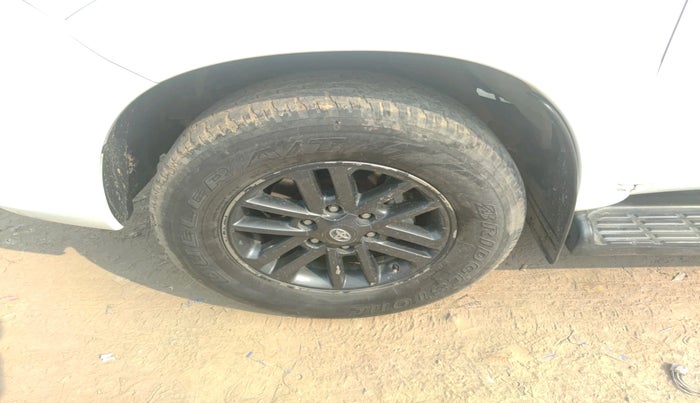 2015 Toyota Fortuner 3.0 4X2 MT, Diesel, Manual, 2,13,553 km, tyre