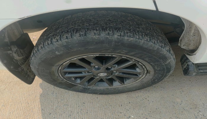 2015 Toyota Fortuner 3.0 4X2 MT, Diesel, Manual, 2,13,553 km, tyre