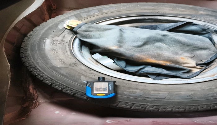 2013 Hyundai i10 MAGNA 1.1, Petrol, Manual, 52,911 km, tyre