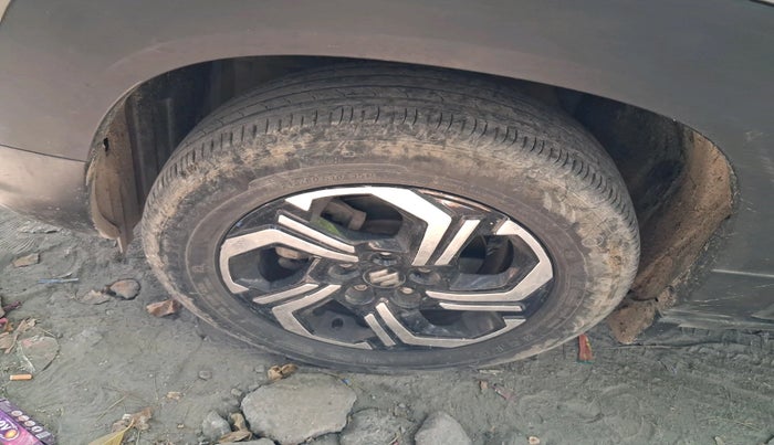 2023 Maruti BREZZA LXI S- CNG, CNG, Manual, 37,584 km, tyre