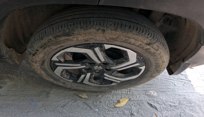 2023 Maruti BREZZA LXI S- CNG, CNG, Manual, 37,584 km, tyre