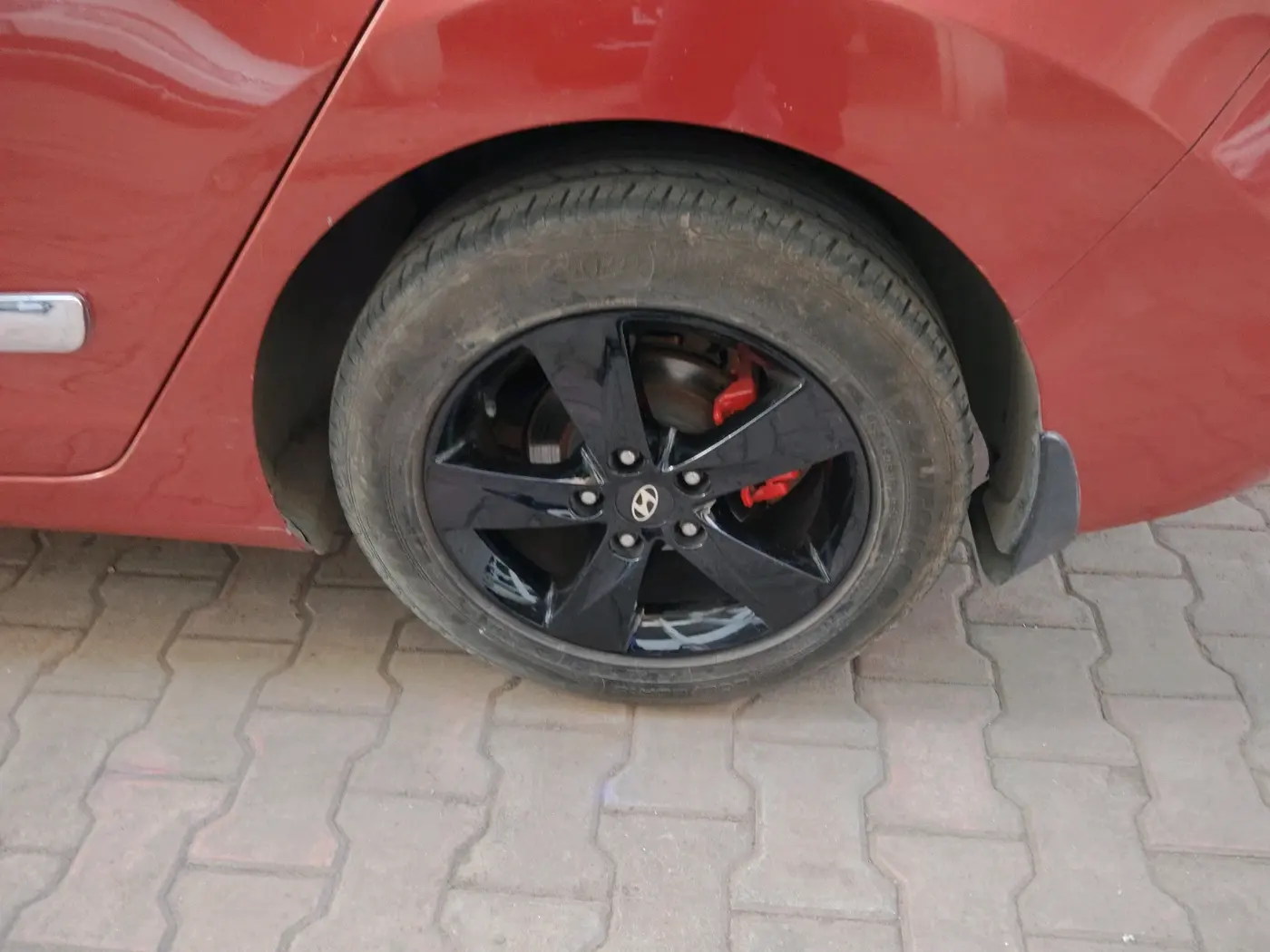 2013 Hyundai New Elantra 1.6 S MT DIESEL, Diesel, Manual, 1,69,005 km, tyre