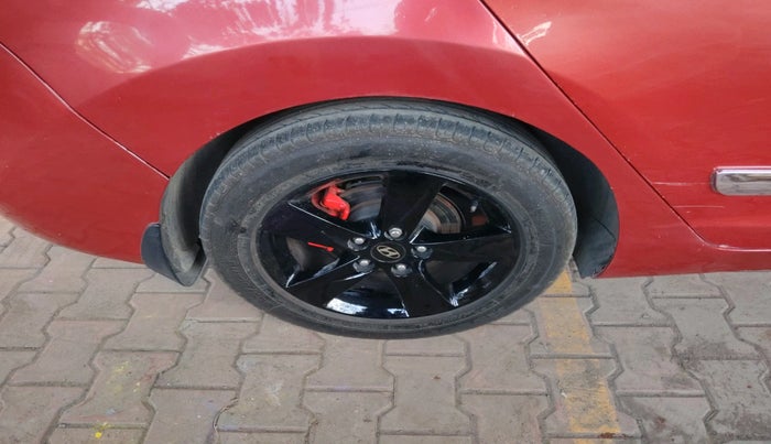 2013 Hyundai New Elantra 1.6 S MT DIESEL, Diesel, Manual, 1,69,005 km, tyre