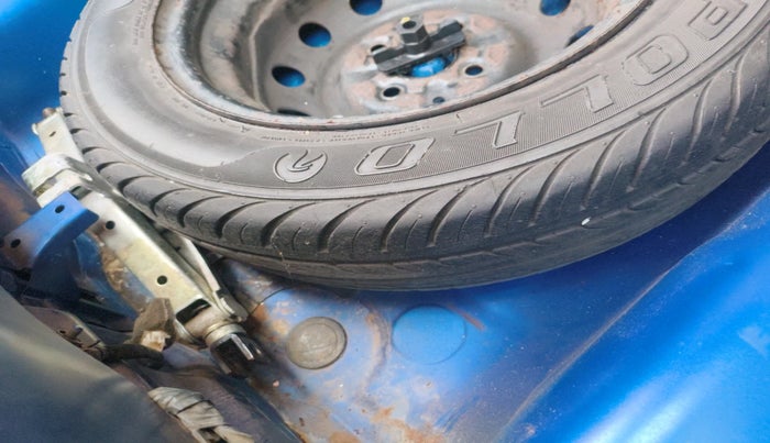 2011 Hyundai Eon MAGNA, Petrol, Manual, 20,636 km, tyre