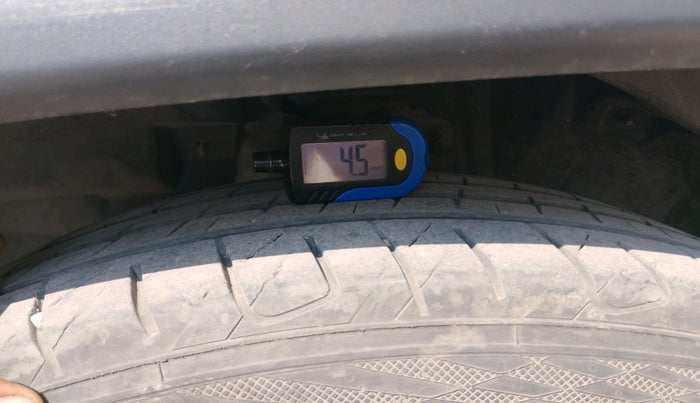 2017 Jeep Compass LIMITED 2.0 DIESEL, Diesel, Manual, 1,35,606 km, tyre