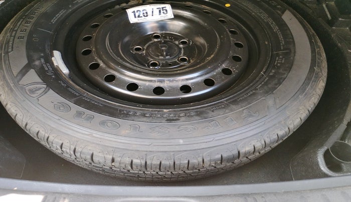 2017 Jeep Compass LIMITED 2.0 DIESEL, Diesel, Manual, 1,35,606 km, tyre