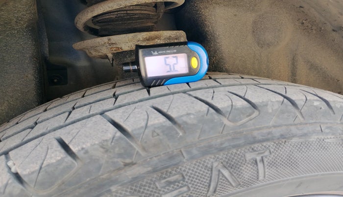 2017 Jeep Compass LIMITED 2.0 DIESEL, Diesel, Manual, 1,35,606 km, tyre