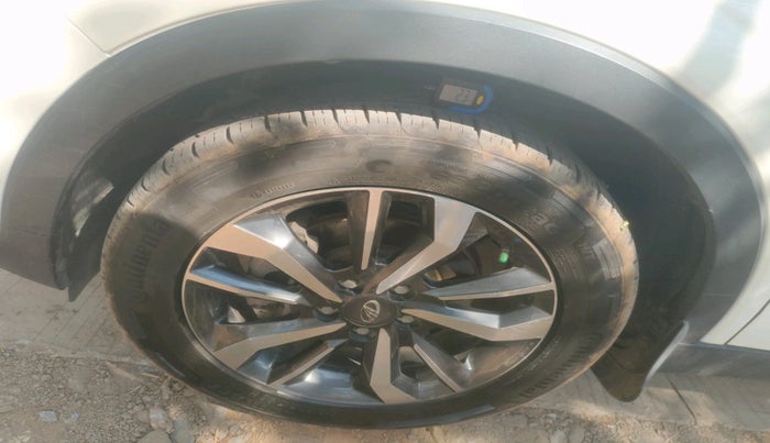 2020 Mahindra XUV300 W8 (O) 1.5 DIESEL, Diesel, Manual, 95,531 km, tyre