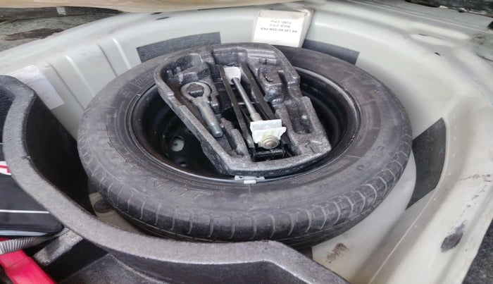 2012 Volkswagen Vento HIGHLINE DIESEL 1.6, Diesel, Manual, 1,39,254 km, tyre