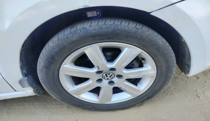 2012 Volkswagen Vento HIGHLINE DIESEL 1.6, Diesel, Manual, 1,39,254 km, tyre