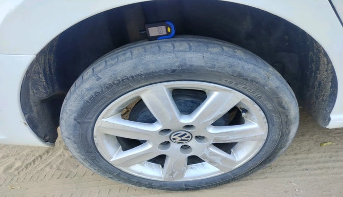 2012 Volkswagen Vento HIGHLINE DIESEL 1.6, Diesel, Manual, 1,39,254 km, tyre