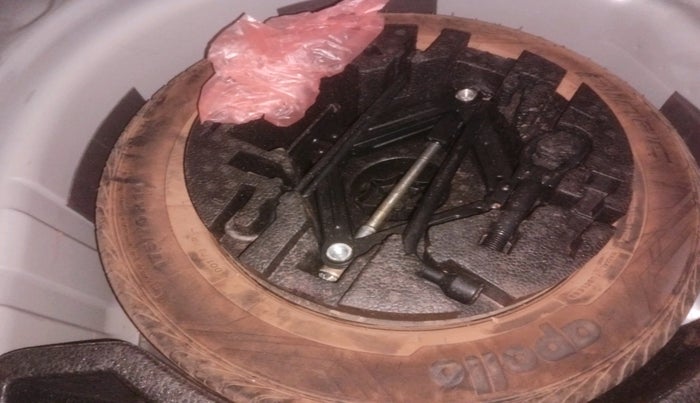 2016 Volkswagen Vento HIGHLINE 1.5 AT, Diesel, Automatic, 1,44,474 km, tyre