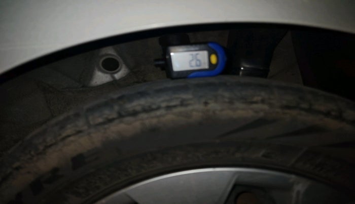 2015 Hyundai Xcent S 1.2, Petrol, Manual, 1,40,727 km, tyre