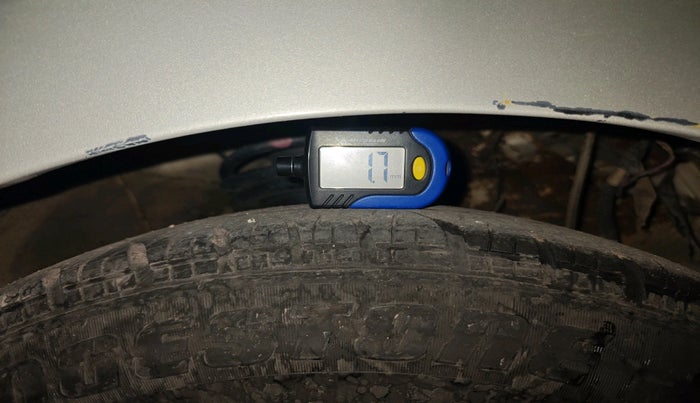 2015 Hyundai Xcent S 1.2, Petrol, Manual, 1,40,727 km, tyre